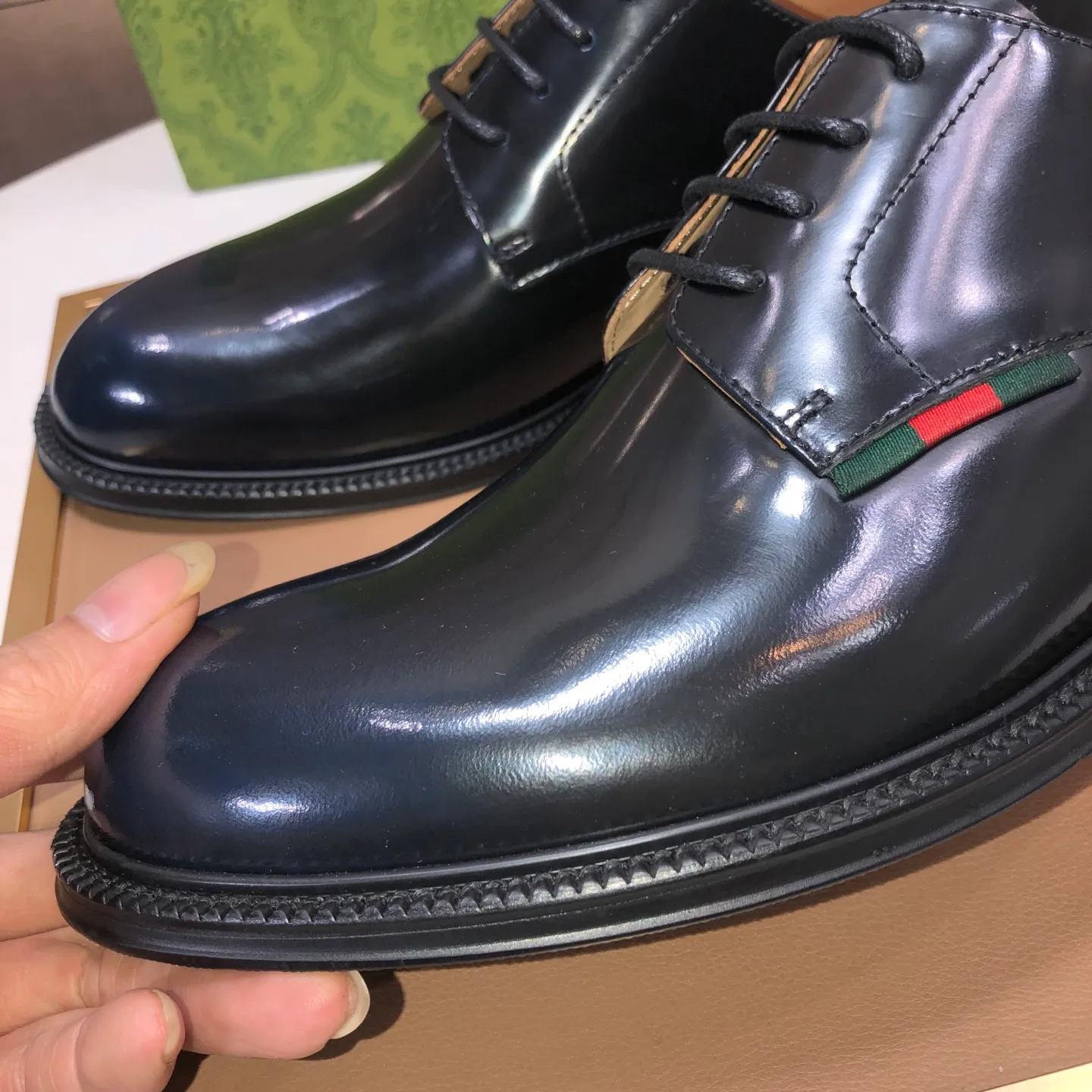 Factory batch 500💰Italy’s top luxury men’s shoe giant (GUCCI) (Gucci) (full cowhide lining) new arrival🍃Original European style🔰 Pleasant to the eye😍In order to make the shoes more durable and non-deformable🌀The production continues to follow traditional methods but there is still no lack of innovation💪The original sheepskin is selected for the leather♻️Smooth, natural and extra bright⭐Made of imported cowhide The rich man’s first choice 38-45 (45 customized)